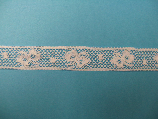 White Insertion Bow Lace - 3/4"